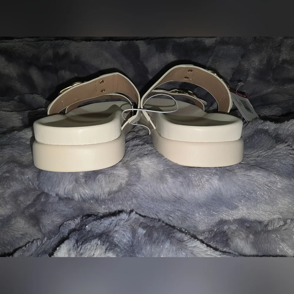 NWB DV Dolce Vita Women's Footbed Sandal Cream Size‎ 10